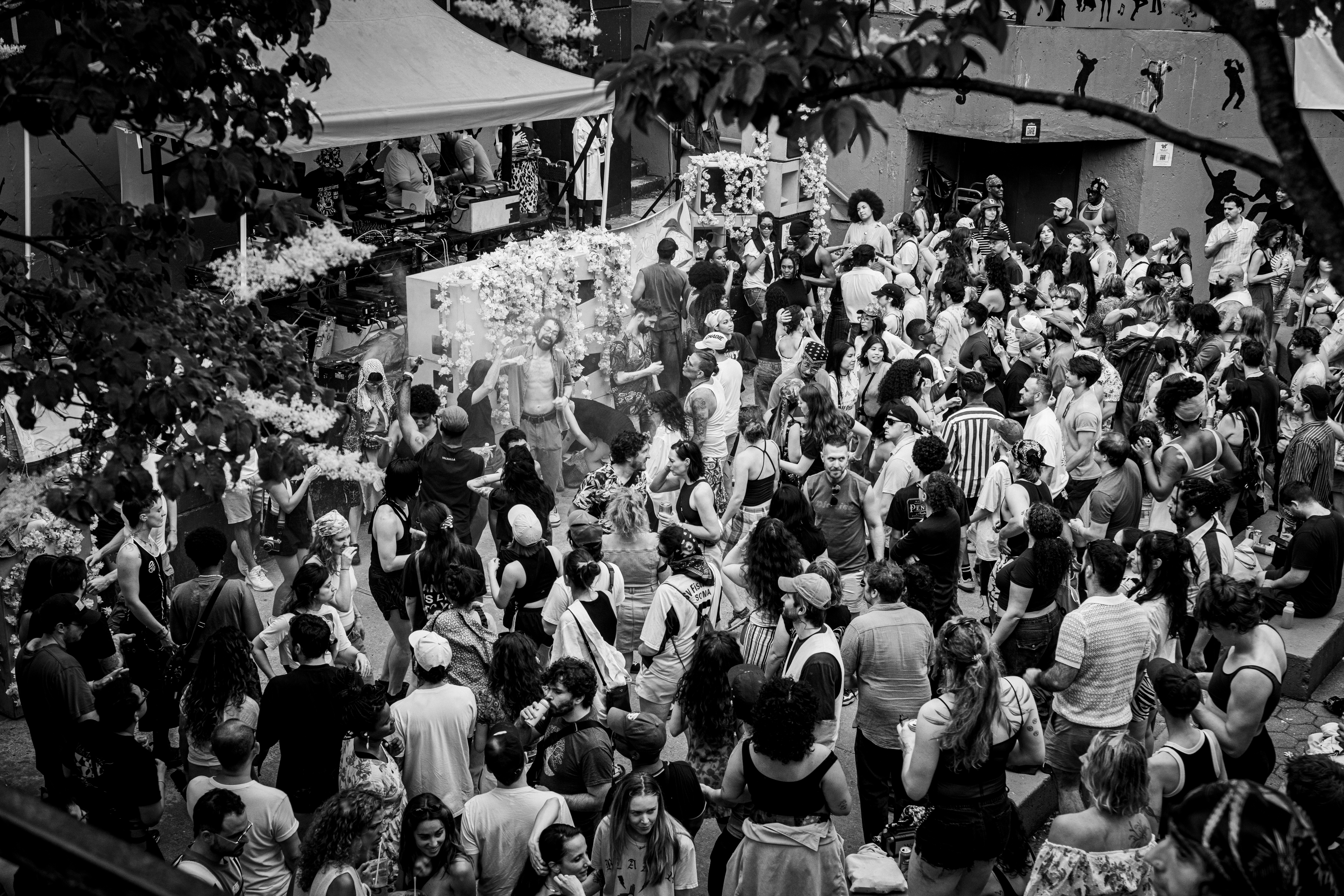 Crowd at a NYC street festival, B&W